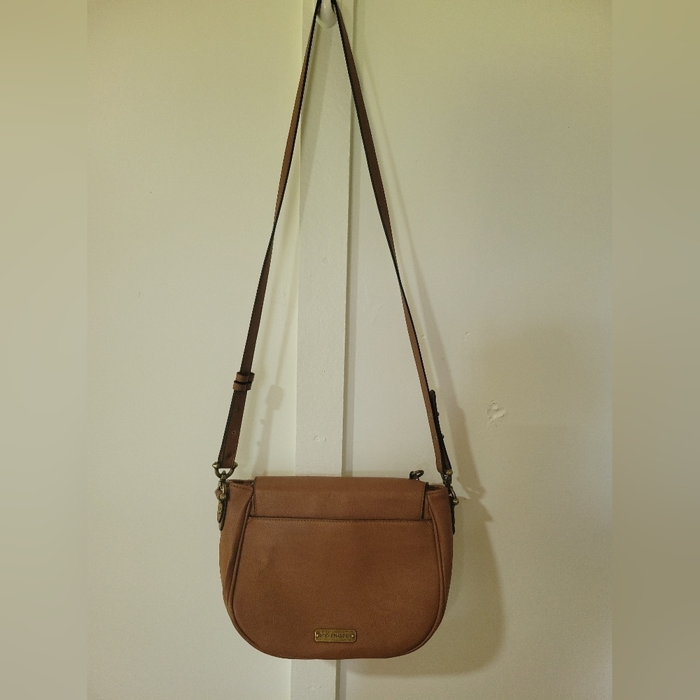 Steve Madden Elegant Tan Leather Shoulder Bag - Picture 4 of 13